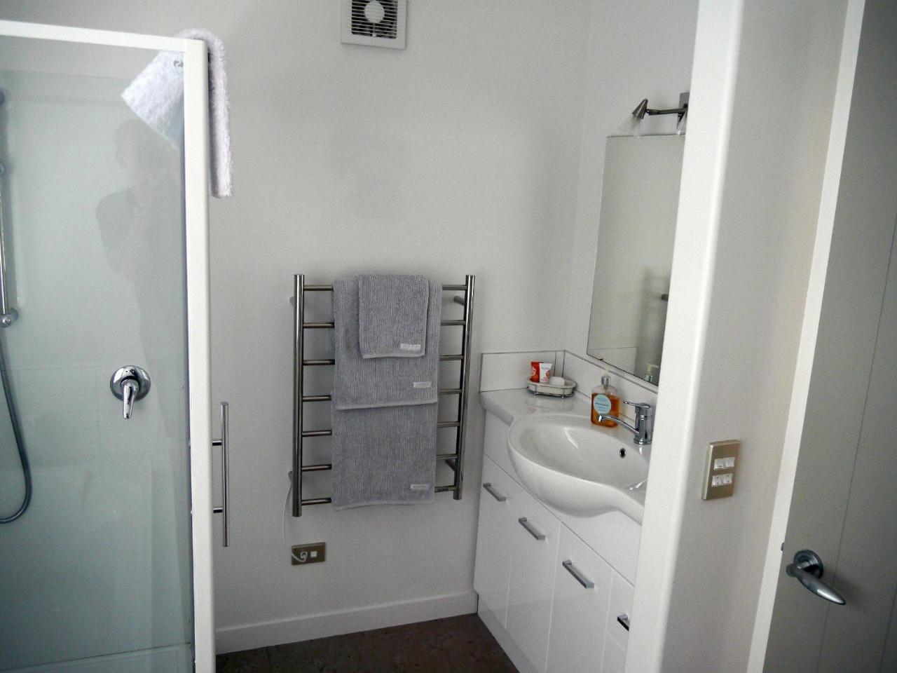 Kereru Cottage Russell - James Cook Apartment Exterior photo